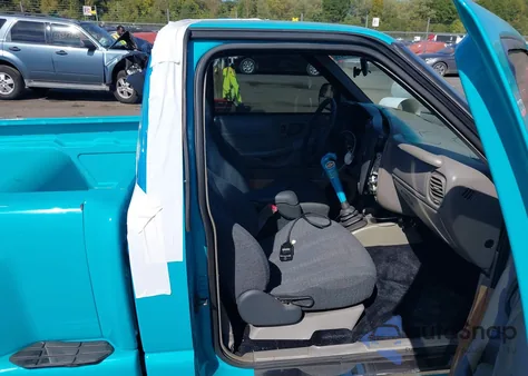 2000 Chevrolet S-10 Ls from USA, damaged, VIN 1GCCS1443YK121566